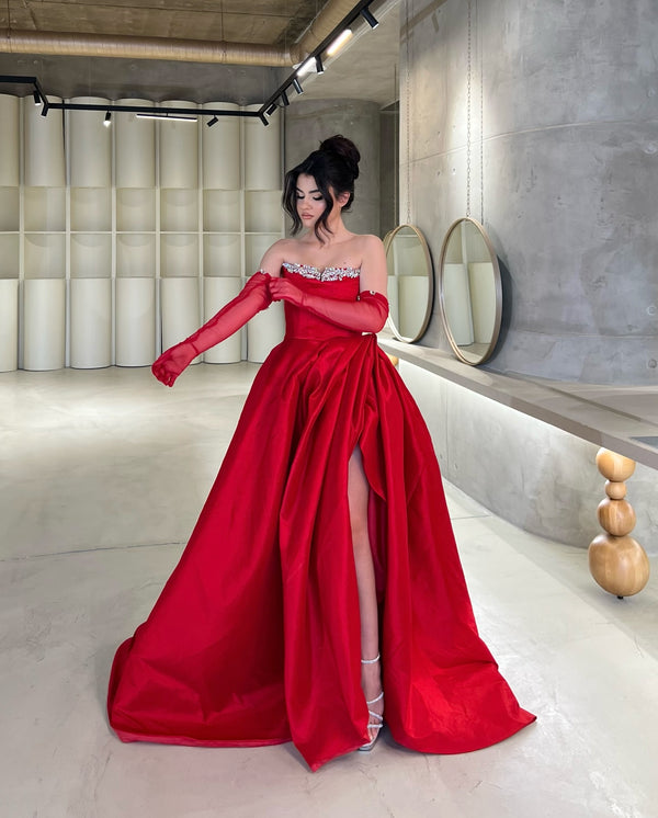 Vestido de satén con hombros descubiertos Serena